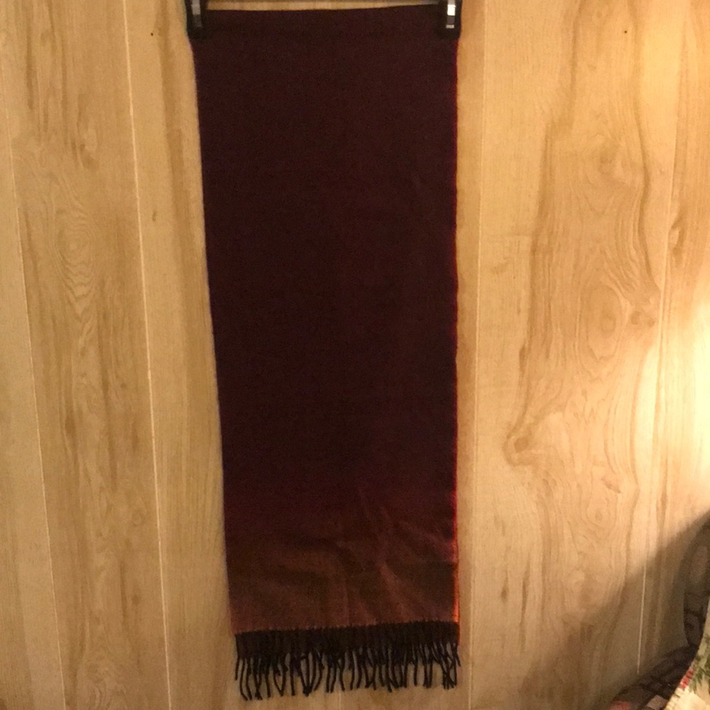 Super soft scarf. 100% acrylic. Like new